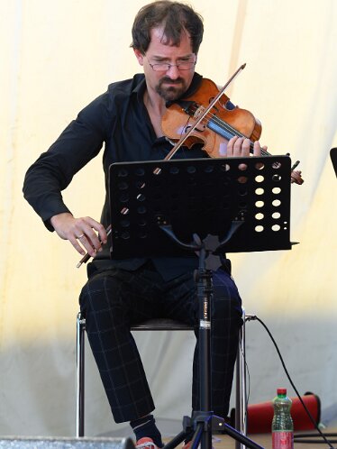 Simone Kopmajer mit Radio String Quartett