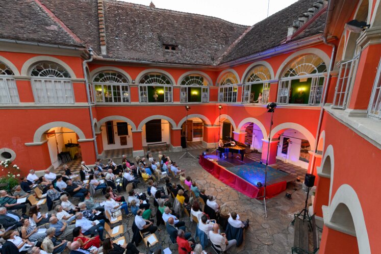 Summertime Schloss Kornber